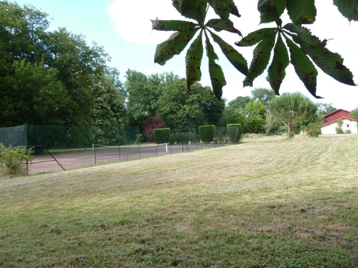 Chateau Rosemont - Grande Maison Familiale Campagne Dans Le Medoc Avec Piscine Et Tennis A 15 Mn Bordeaux Labarde 外观 照片