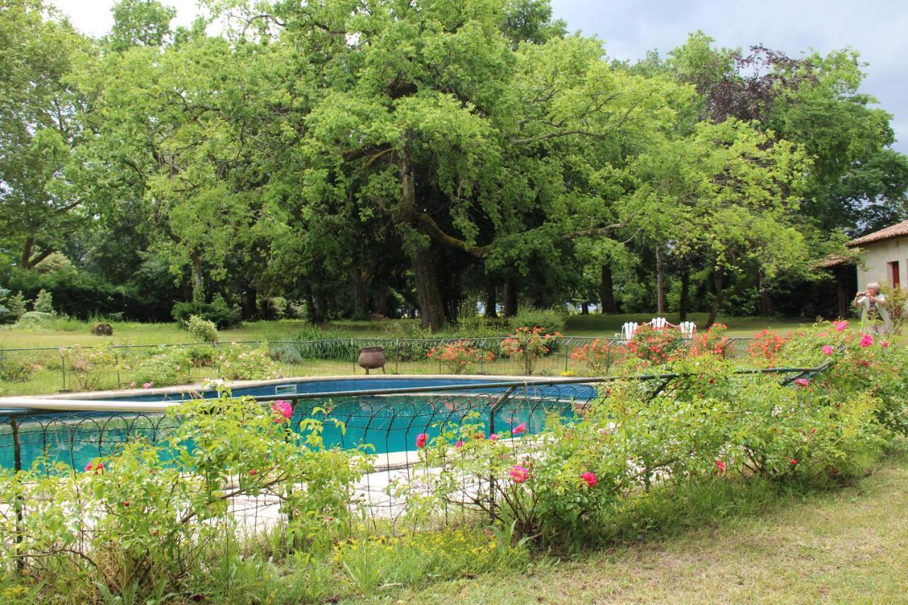 Chateau Rosemont - Grande Maison Familiale Campagne Dans Le Medoc Avec Piscine Et Tennis A 15 Mn Bordeaux Labarde 外观 照片